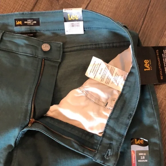 NWT Lee Women’s Skinny Leg Jeans - Picture 10 of 13